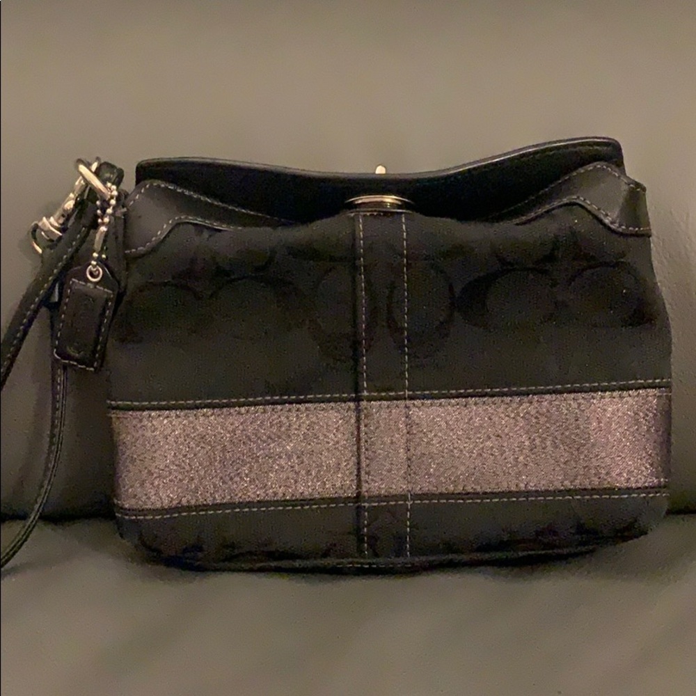 Coach wristlet in great condition.